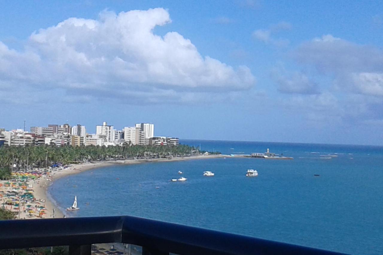 Na Beira Mar: Pajuçara Beachfront Apartment with Ocean View Maceio  Exterior photo