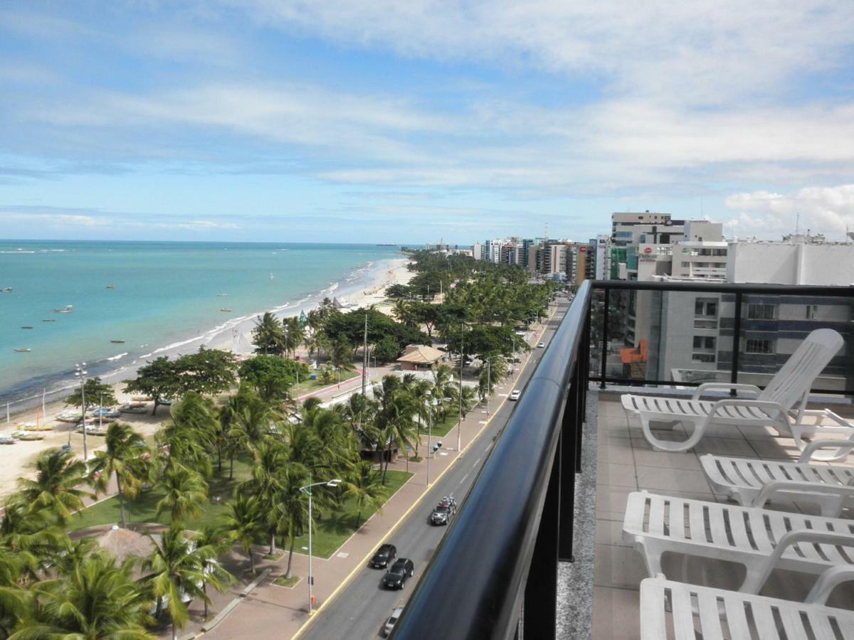 Na Beira Mar: Pajuçara Beachfront Apartment with Ocean View Maceio  Exterior photo